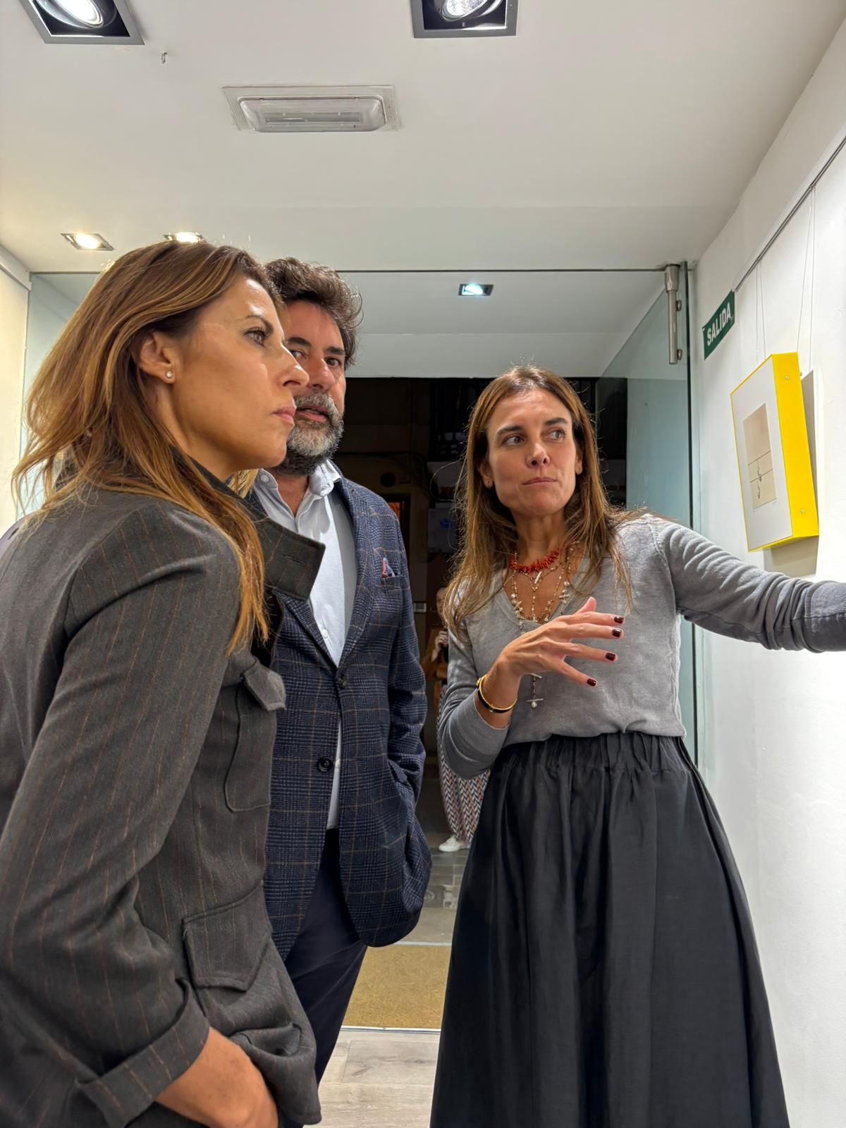 Victoria con María Cosín y Mario Mariner.