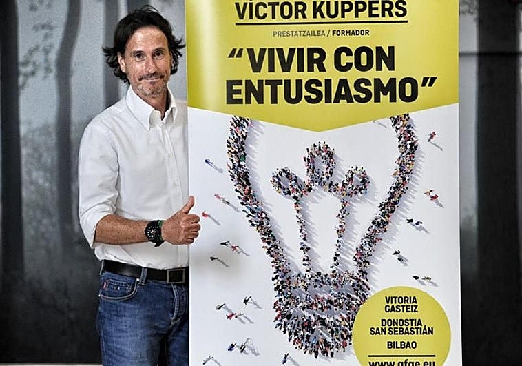 Víctor Küppers, experto en psicología positiva, desvela la pregunta que debemos hacernos para ser felices: «He simplificado todo en eso»