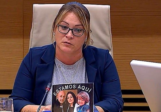 Teresa Pagán, familiar de tres víctimas de la dana durante su comparecencia en el Congreso.