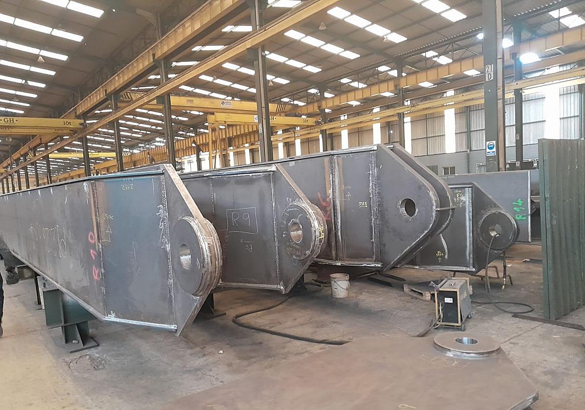 Imagen principal - Imágenes facilitadas por el club de los pilares de la cubierta.