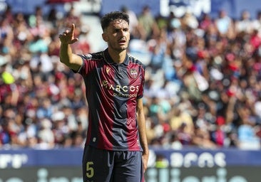 Elgezabal, opción también como centrocampista