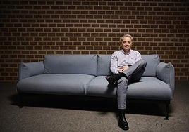 Vicente Vallés posa durante su visita a las instalaciones de LAS PROVINCIAS.