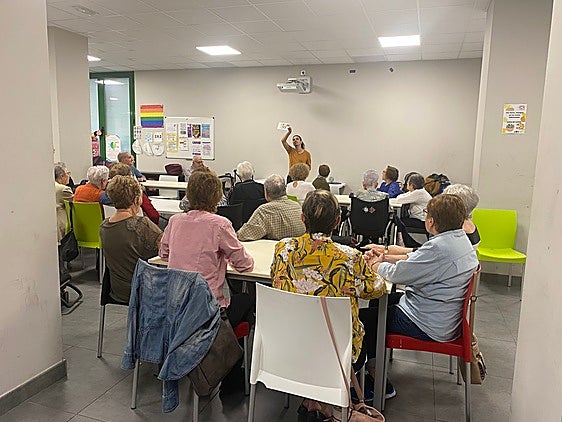 Una de las actividades de apoyo a personas mayores.