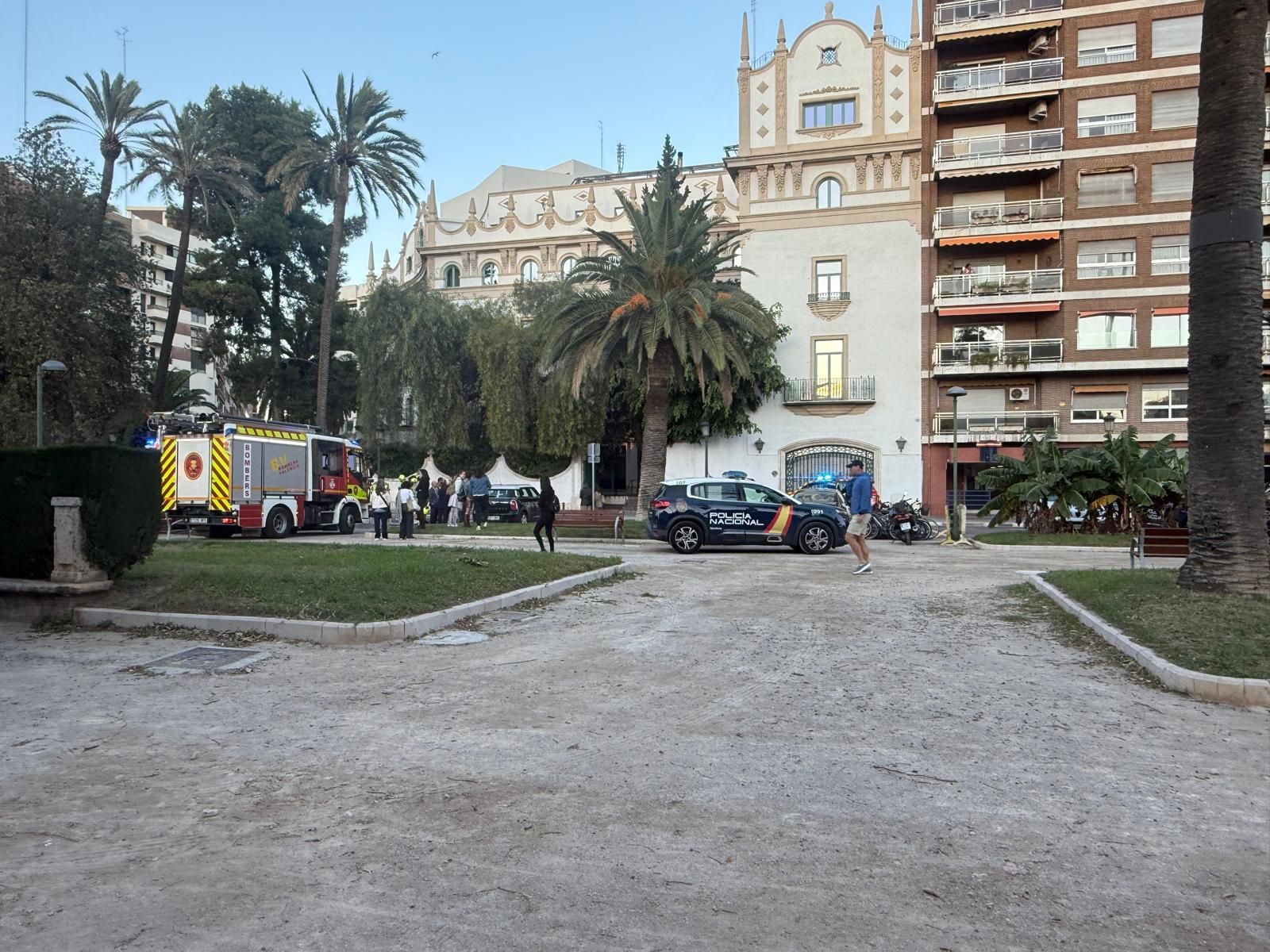 Desalojan la Conselleria de Emergencias por la filtración de gases tras la limpieza del alcantarillado