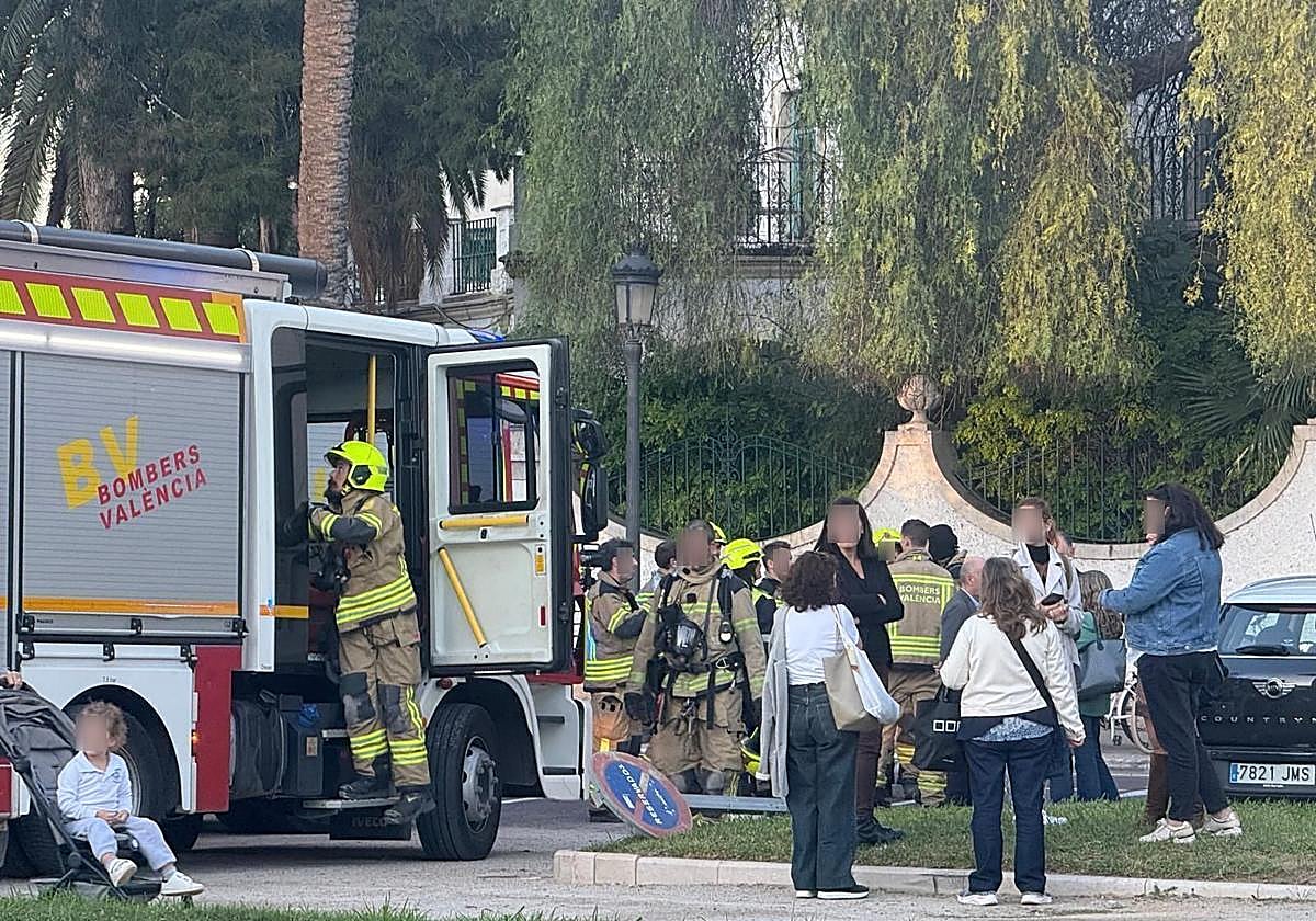 Desalojan la Conselleria de Emergencias por la filtración de gases tras la limpieza del alcantarillado