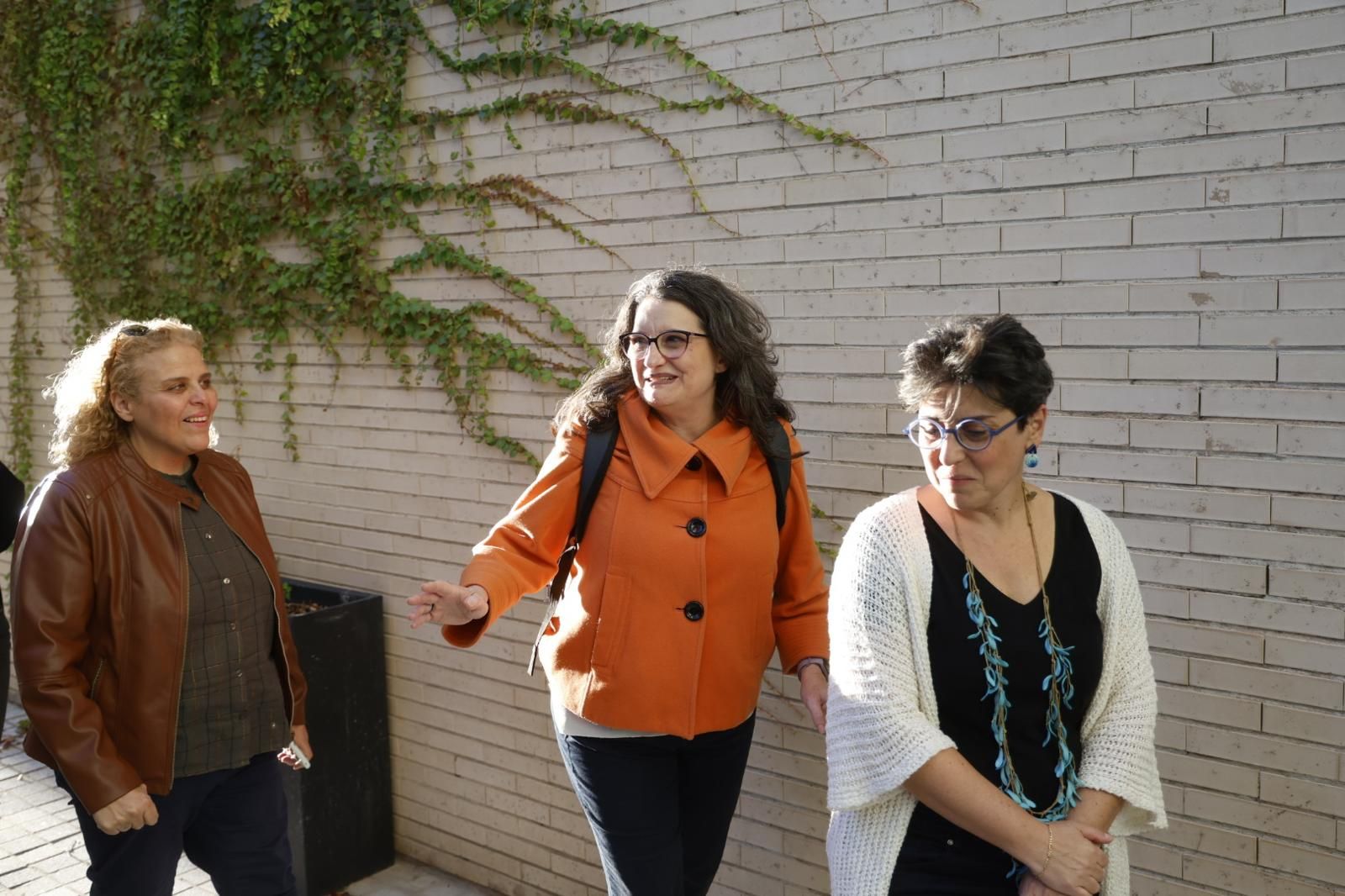 Mónica Oltra reaparece en un acto en la Petxina de Valencia