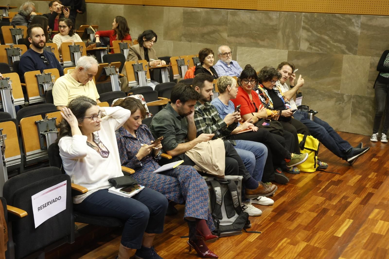 Mónica Oltra reaparece en un acto en la Petxina de Valencia