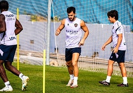 El lateral Pampín se ejercita junto al grupo.