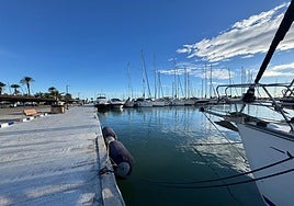 Algunos de los pantalanes del puerto deportivo de la Pobla de Farnals.