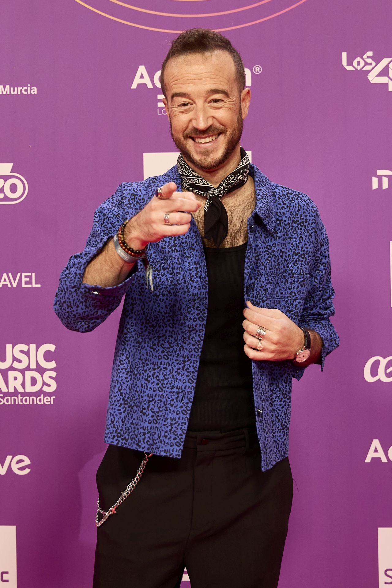FOTOS | Los famosos deslumbran en la alfombra roja del Roig Arena para LOS40 Music Awards