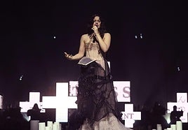 Rosalía, durante su actuación de este viernes al Roig Arena