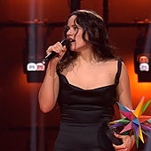 Rosalía, durante la recogida de su premio.
