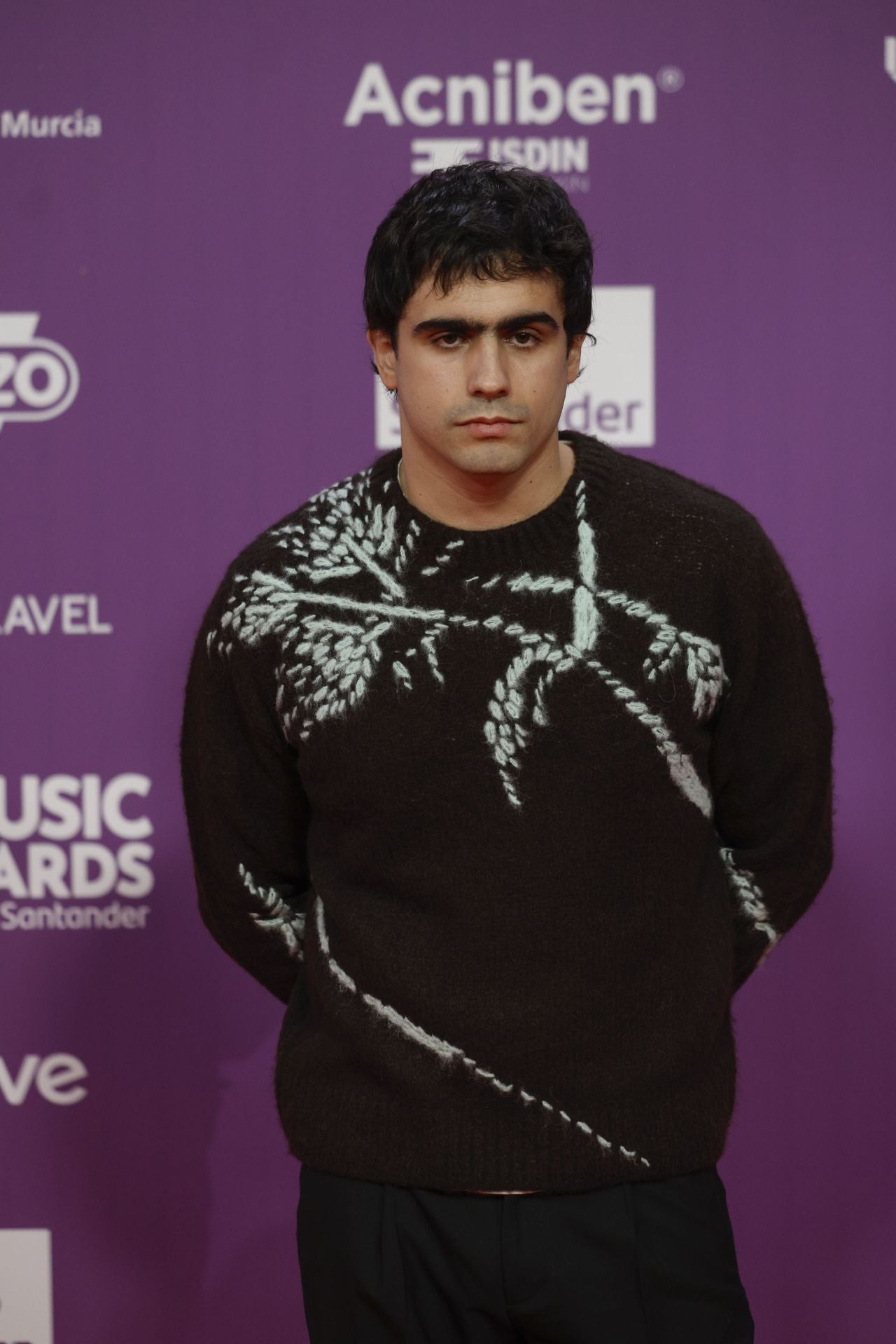 FOTOS | Los famosos deslumbran en la alfombra roja del Roig Arena para LOS40 Music Awards