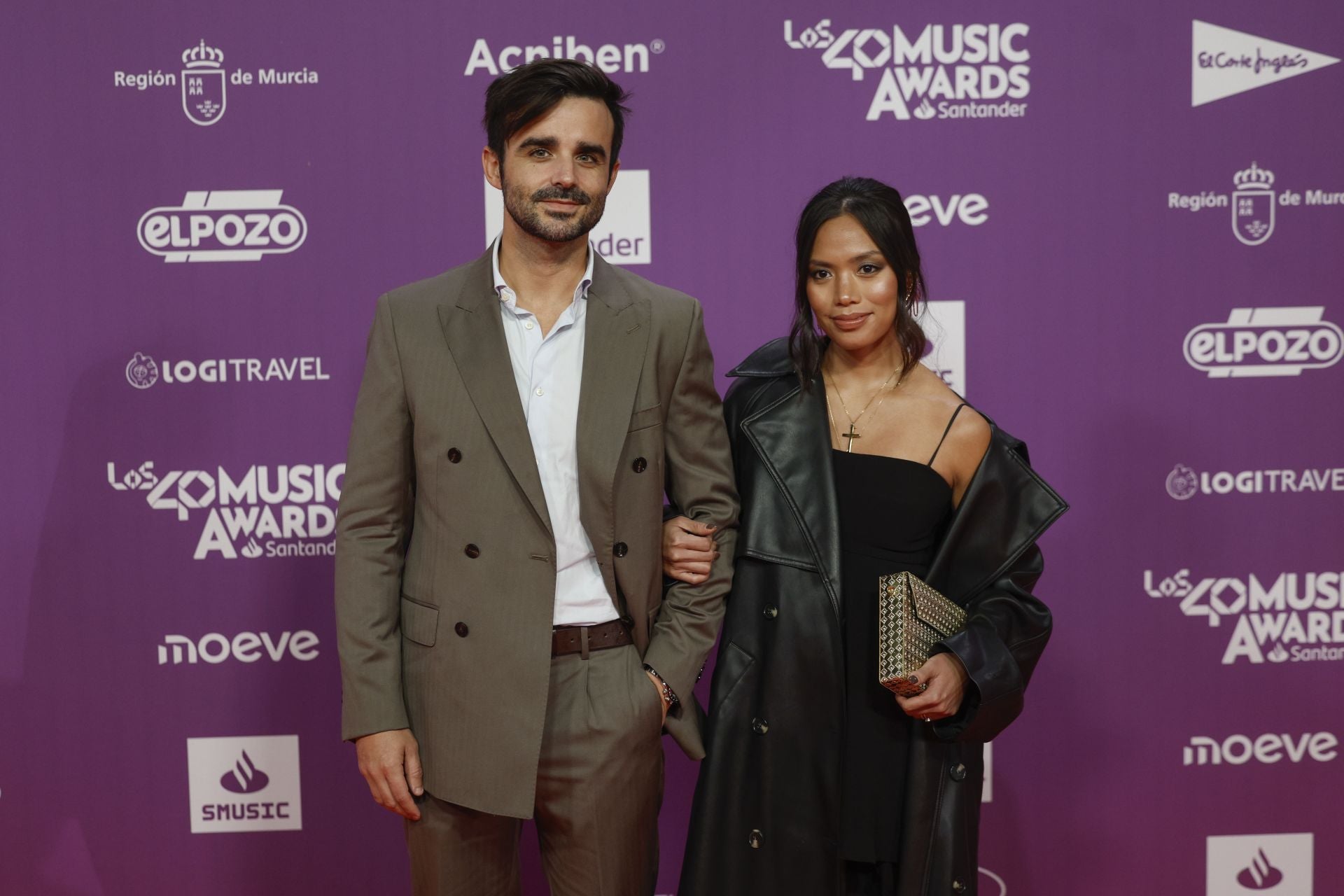 FOTOS | Los famosos deslumbran en la alfombra roja del Roig Arena para LOS40 Music Awards