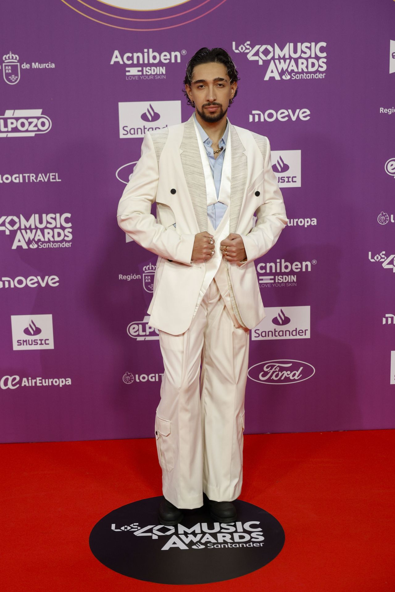 FOTOS | Los famosos deslumbran en la alfombra roja del Roig Arena para LOS40 Music Awards