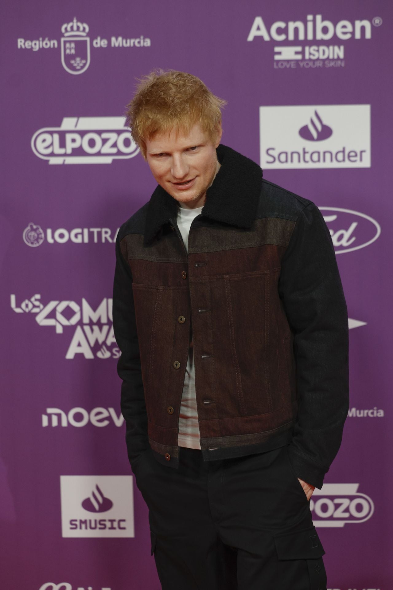 FOTOS | Los famosos deslumbran en la alfombra roja del Roig Arena para LOS40 Music Awards