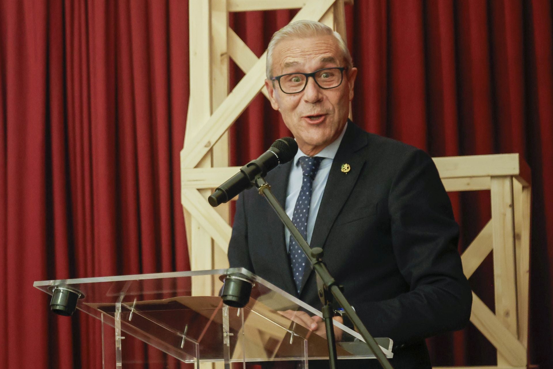 Junta Central Fallera amplía su ajuar de joyas y antigüedades