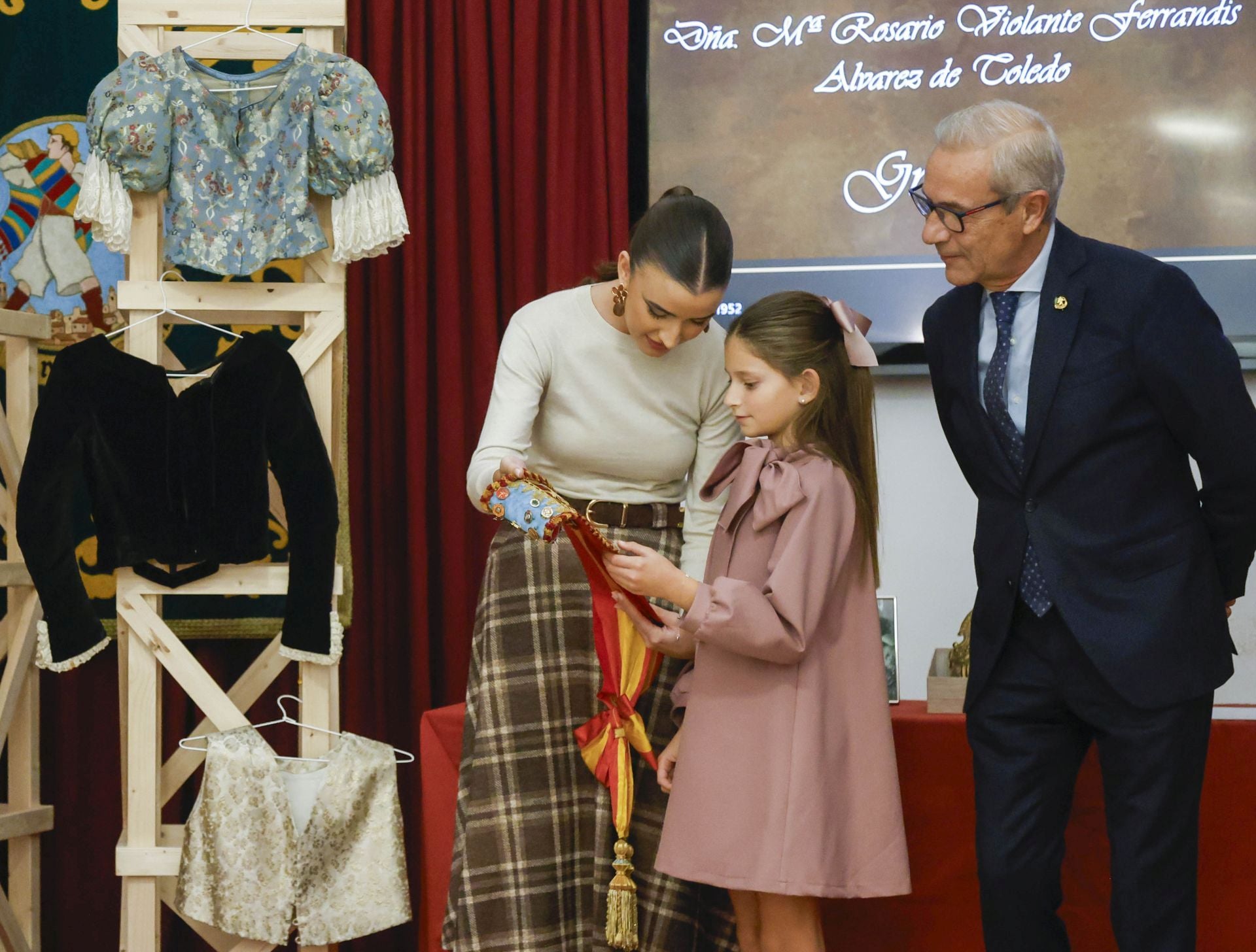 Junta Central Fallera amplía su ajuar de joyas y antigüedades