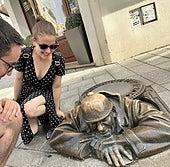Las originales estatuas callejeras de Bratislava son un imprescindible en la ciudad.