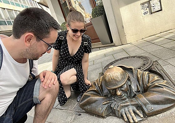 Las originales estatuas callejeras de Bratislava son un imprescindible en la ciudad.