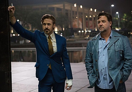Ryan Gosling y Russell Crowe en una escena de la película 'Dos buenos tipos'.