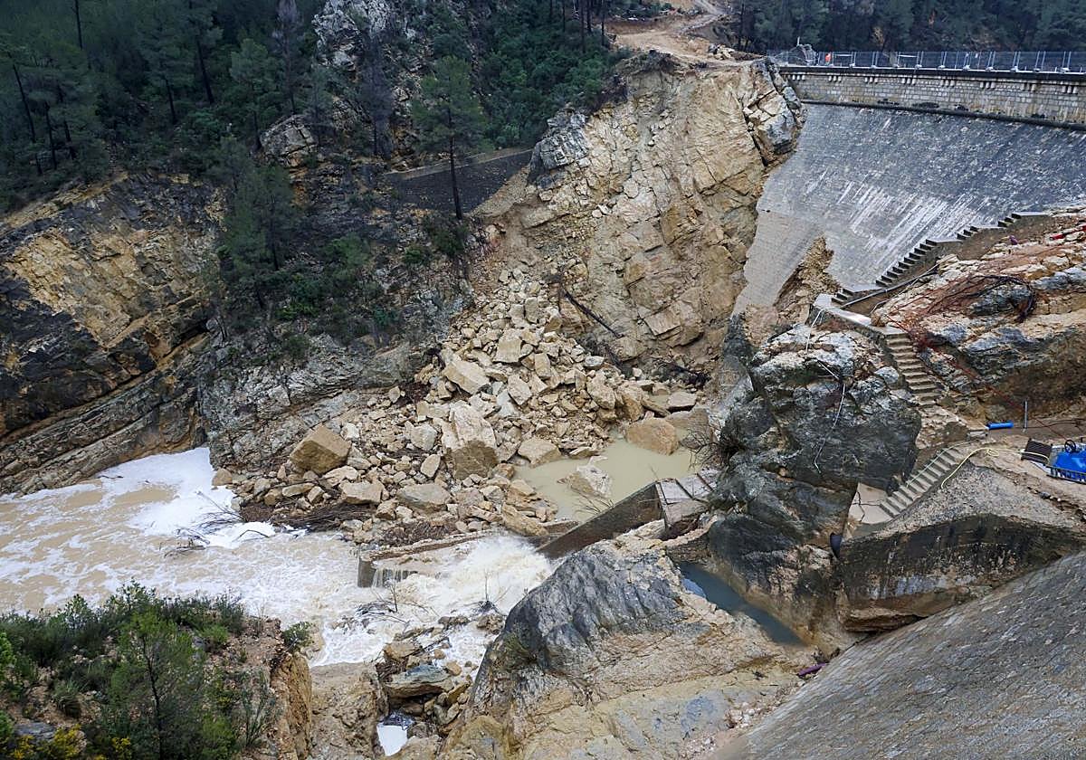Presa de Buseo el pasado mes de marzo, donde se observan los daños de la dana.
