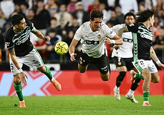 Bartra y Jesús Vázquez, en el encuentro de Mestalla.