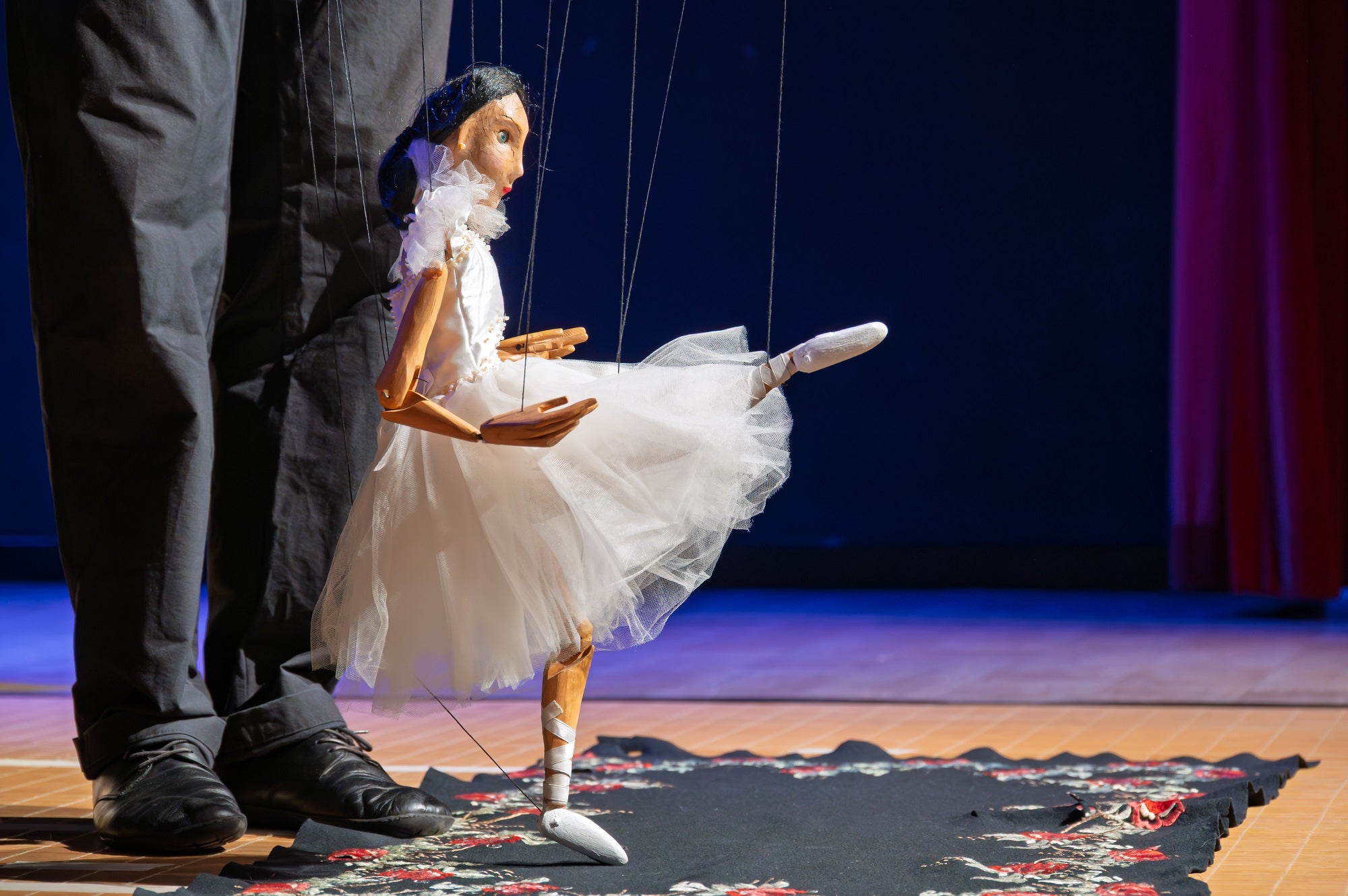 Imagen principal - Varios de los espectáculos que se han podido ver en municipios de la Vall d'Albaida.