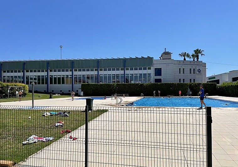 Indemnizan con 10.000 euros a una niña que quedó atrapada en un tubo de la piscina de Alzira