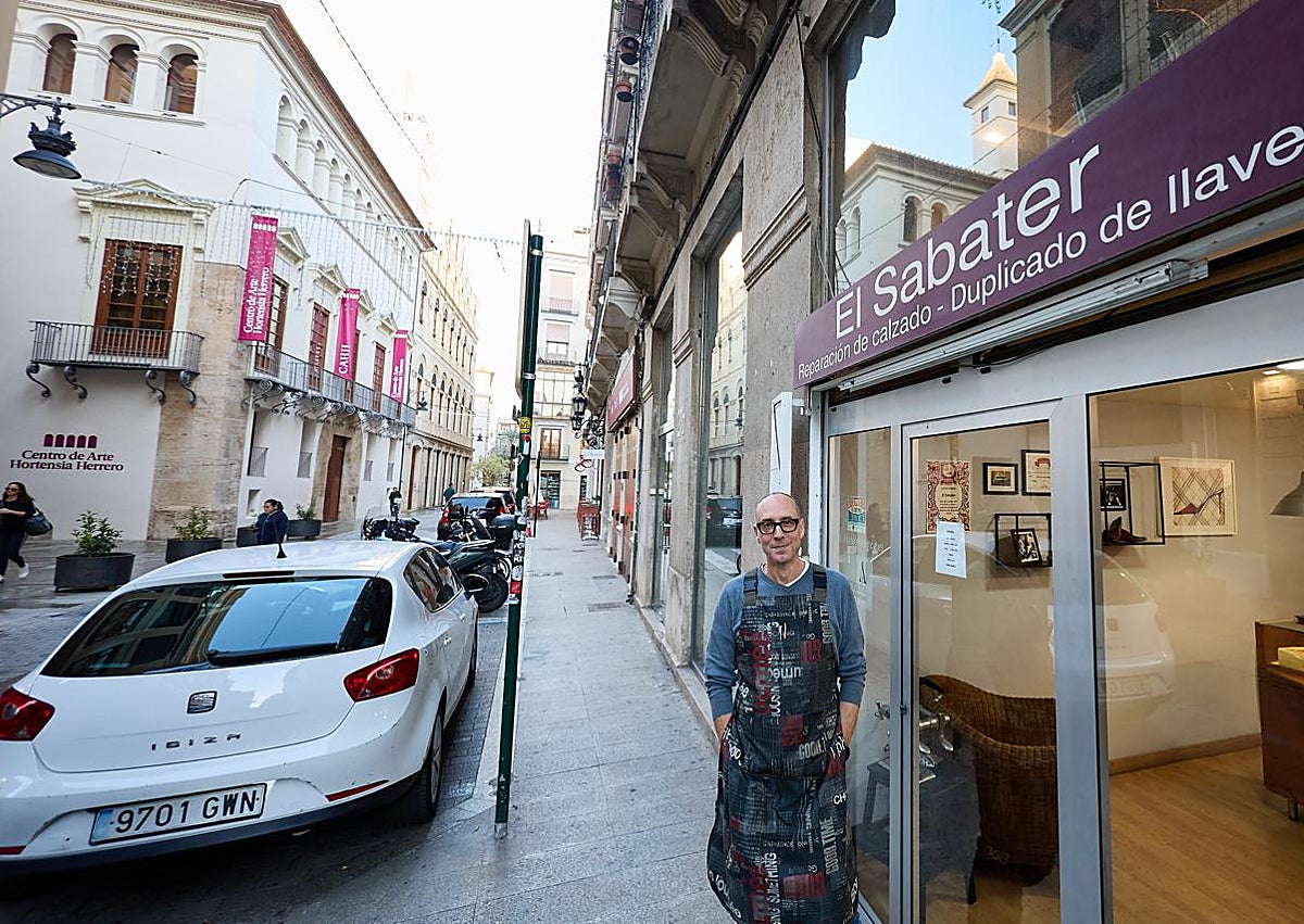 Imagen secundaria 1 - El estanco, El Sabater y Miralindo, los establecimientos más cercanos al CAHH