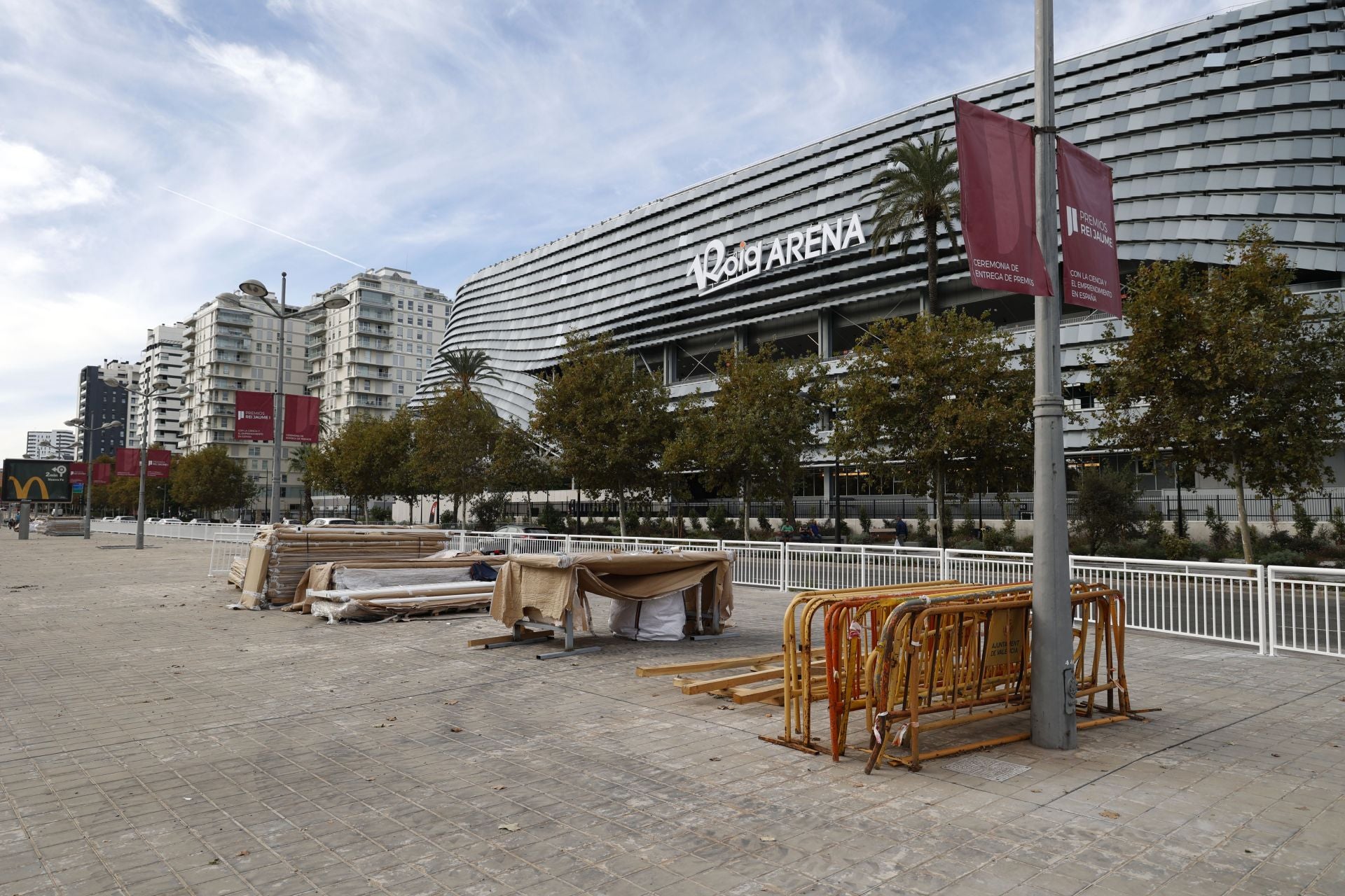FOTOS | Obras de la EMT alrededor del Roig Arena