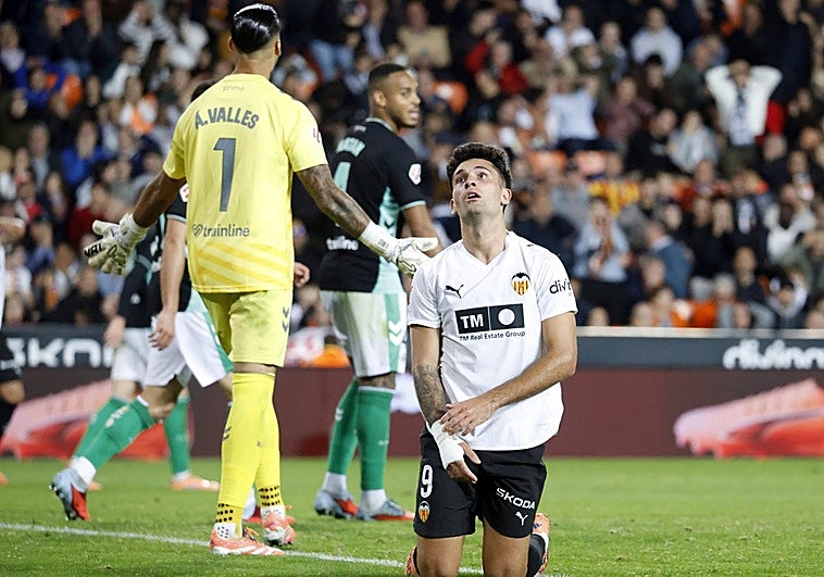 El Valencia confirma los peores registros de goles de los últimos años