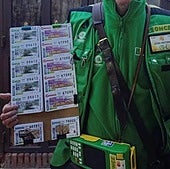 Un vendedor de la ONCE en una imagen de archivo.