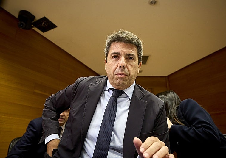 Mazón arremete contra el Gobierno, pero evita aclarar los horarios en el Ventorro