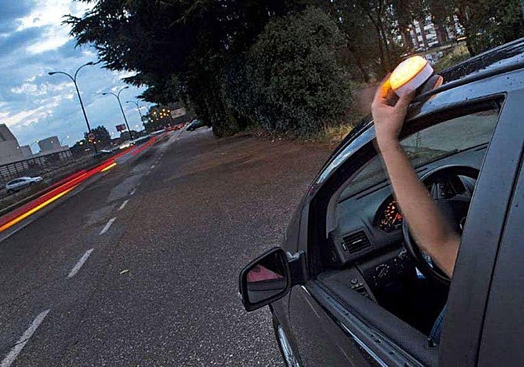 El negocio de las balizas V-16: ¿qué modelo puedo comprar antes del 1 de enero?