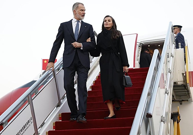 La reina Letizia vuelve a apostar por una marca valenciana en su primer viaje de Estado a China
