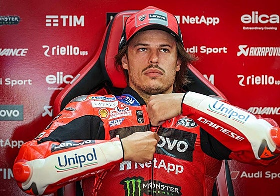 Nicolò Bulega, con Ducati.