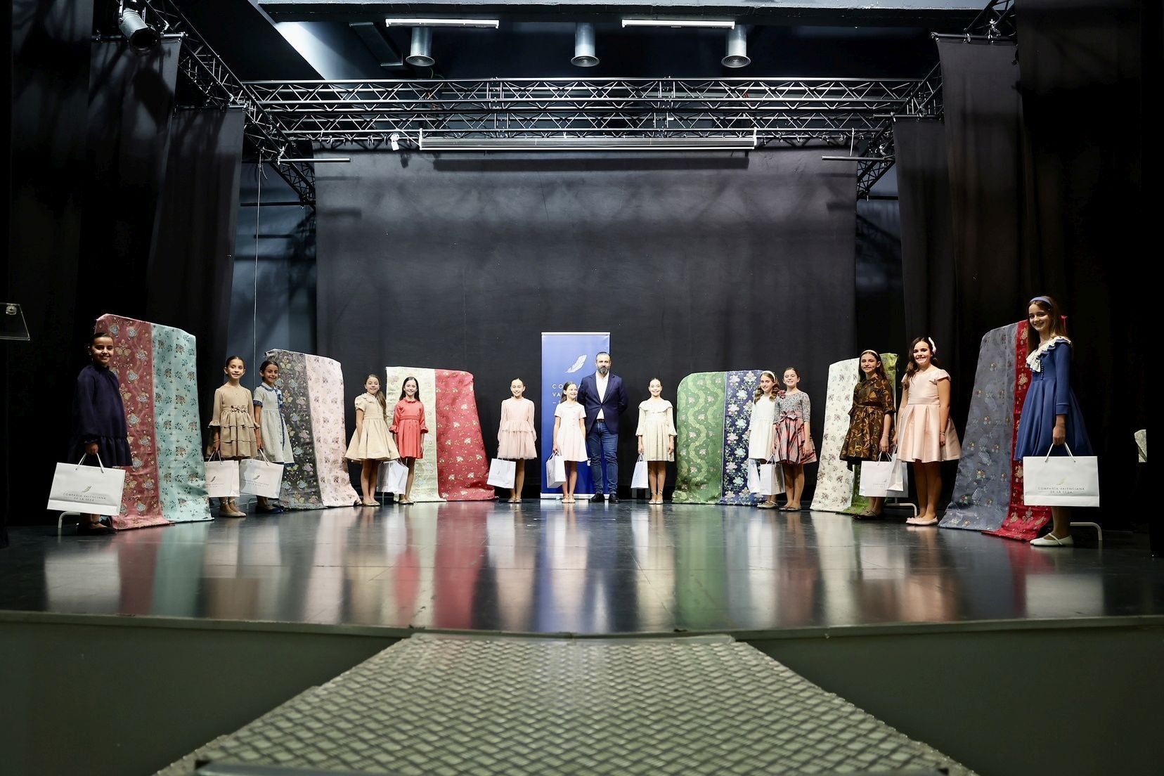 Las telas de los trajes de la corte de honor infantil de las Fallas 2026