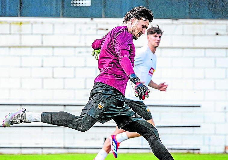 Dimitrievski explota y pone en tensión a Corberán