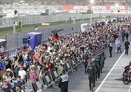 El pit walk, uno de los primeros actos de cada GP dirigido a los aficionados, en la edición de 2023.