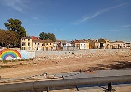 Viviendas en la calle Almassereta, junto al barranco del Poyo.