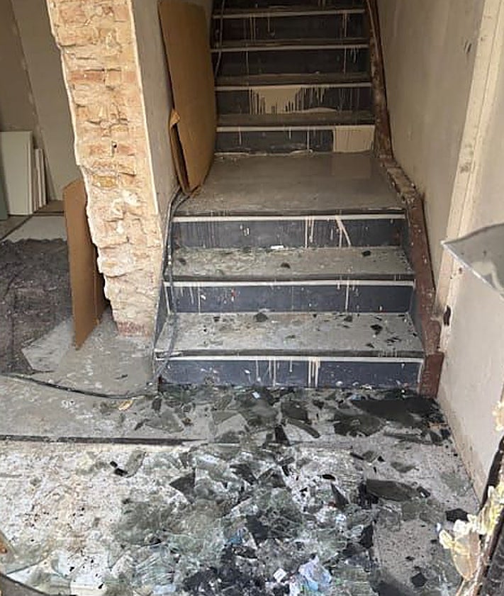 Imagen secundaria 2 - Daños en una casa en obras de la calle Pescadores del Cabanyal.