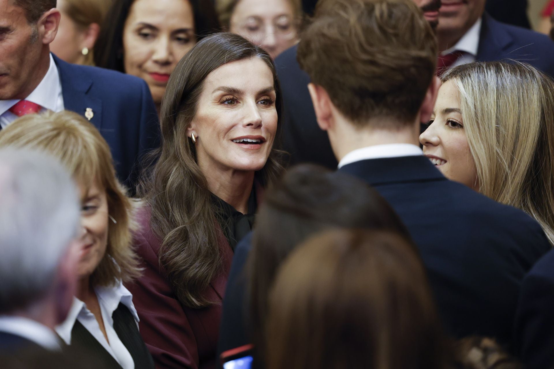 La Reina Letizia arrasa en su adiós a China: homenaje a la moda española con su look fetiche