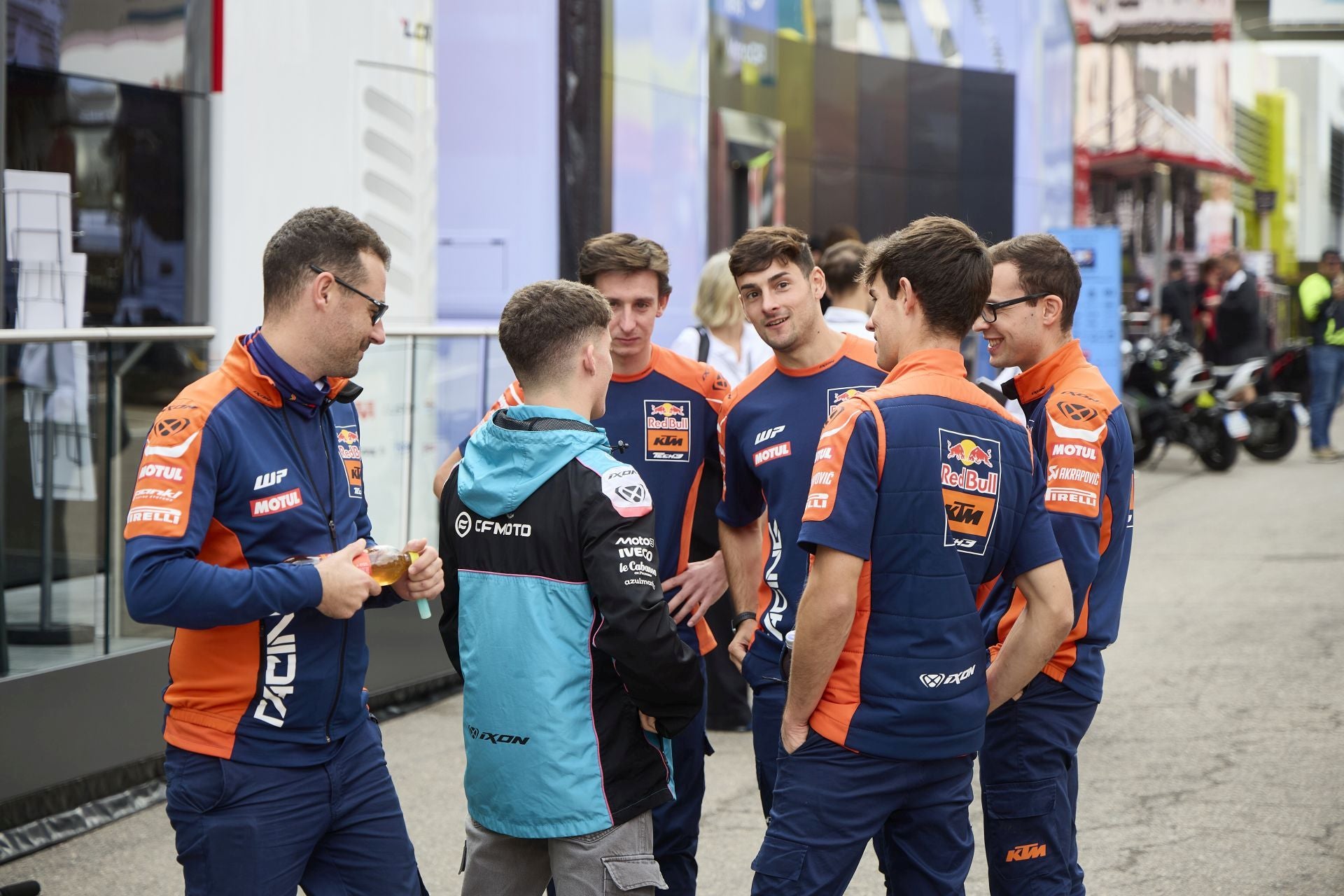 Fotos de ambiente en el GP Cheste 2025