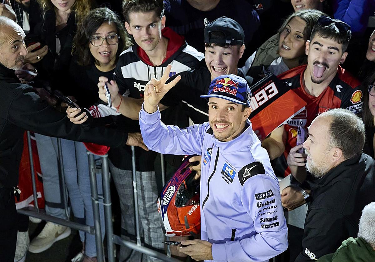 Álex Márquez, en el 'Public Pit-Walk'.