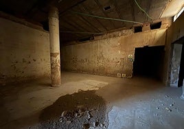 Parte del auditorio de Catarroja, completamente devastado por la dana.