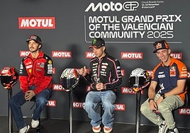 Bagnaia, Bezzecchi y Acosta, en la rueda de prensa previa al Gran Premio.