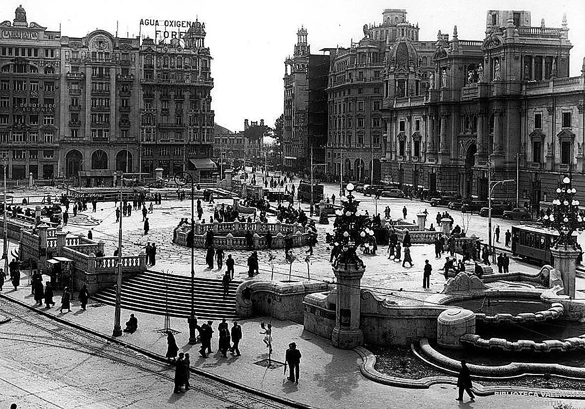 Imagen de la plaza, con la célebre 'tortada' ideada por Javier Goerlich.