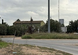 Rotonda de Paiporta en la que fue detenido el presunto maltratador la noche del martes.