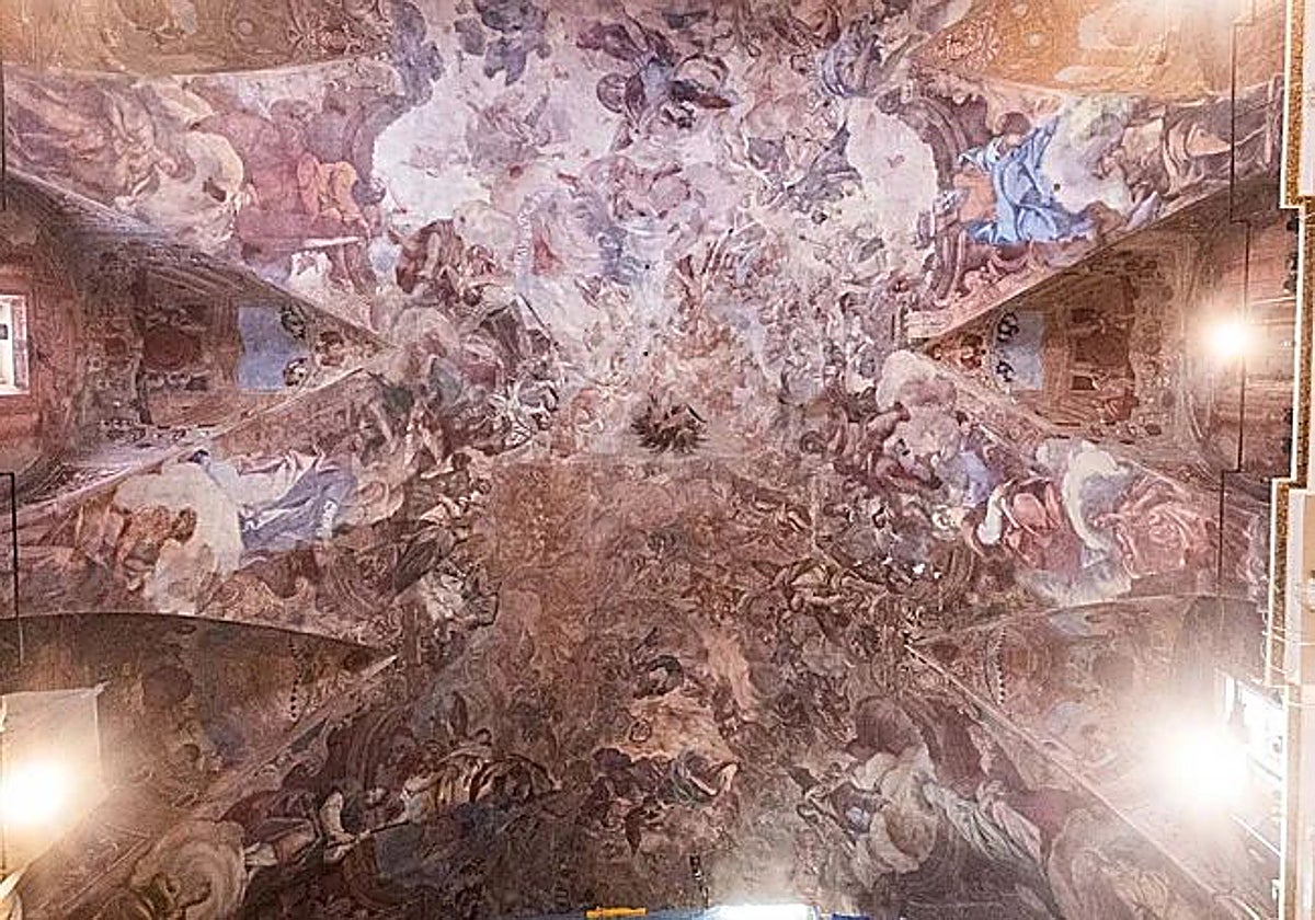 Frescos de Palomino en la bóveda de los snos Juanes.